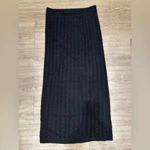 Excellent condition, thick black Tristan lined cable knit skirt